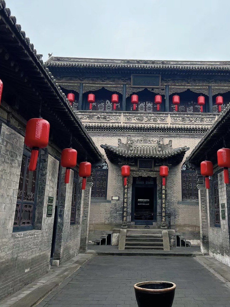 乔家大院又名在中堂,位于山西省祁县乔家堡村