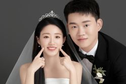 -喜爱高定婚纱摄影