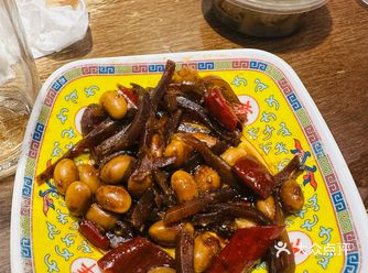 简直绝美了。它家的锅底咸度适中，服务也超级好