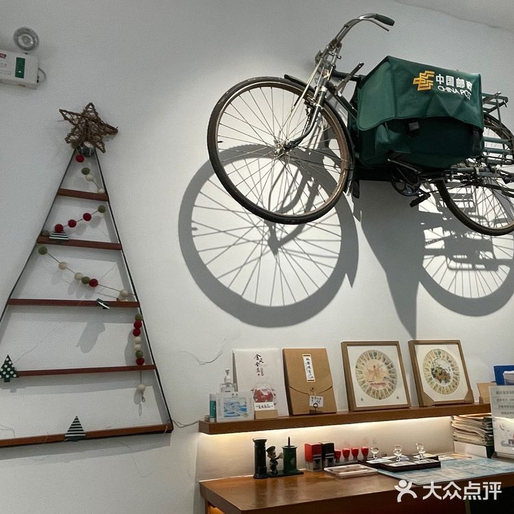 中国邮政开的咖啡店可盖各种纪念章甜点点了抹茶和北海道冰淇淋