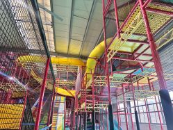 -趣玩空间蹦床乐园(临平旗舰店)