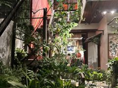 -Cuc Gach Quan Restaurant