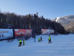 -亚布力新体委滑雪场