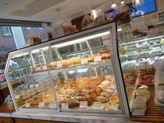 面包甜点陈列柜-老大昌(淮海中路店)