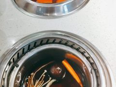 -龍歌自助小火锅(市南金茂湾店)
