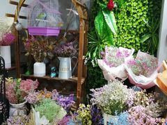 -何兮花店·气球派对鲜花店(马桥银春路万科城店)