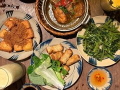 -Cuc Gach Quan Restaurant
