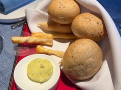 饭前餐包-弦月窗LUNETTE BY AMANDA(复兴路店)