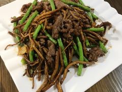 茶树菇炒猪颈肉-小湾山庄顺德菜(附城桥头店)