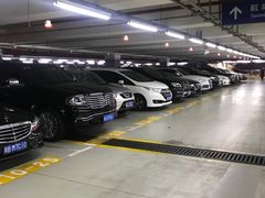 -大众空港宾馆·停车场