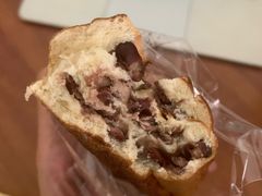 红豆碱水面包-天井·丑面包搭咖啡