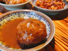 咸蛋黄狮子头-老外婆本帮面(塔城路店)