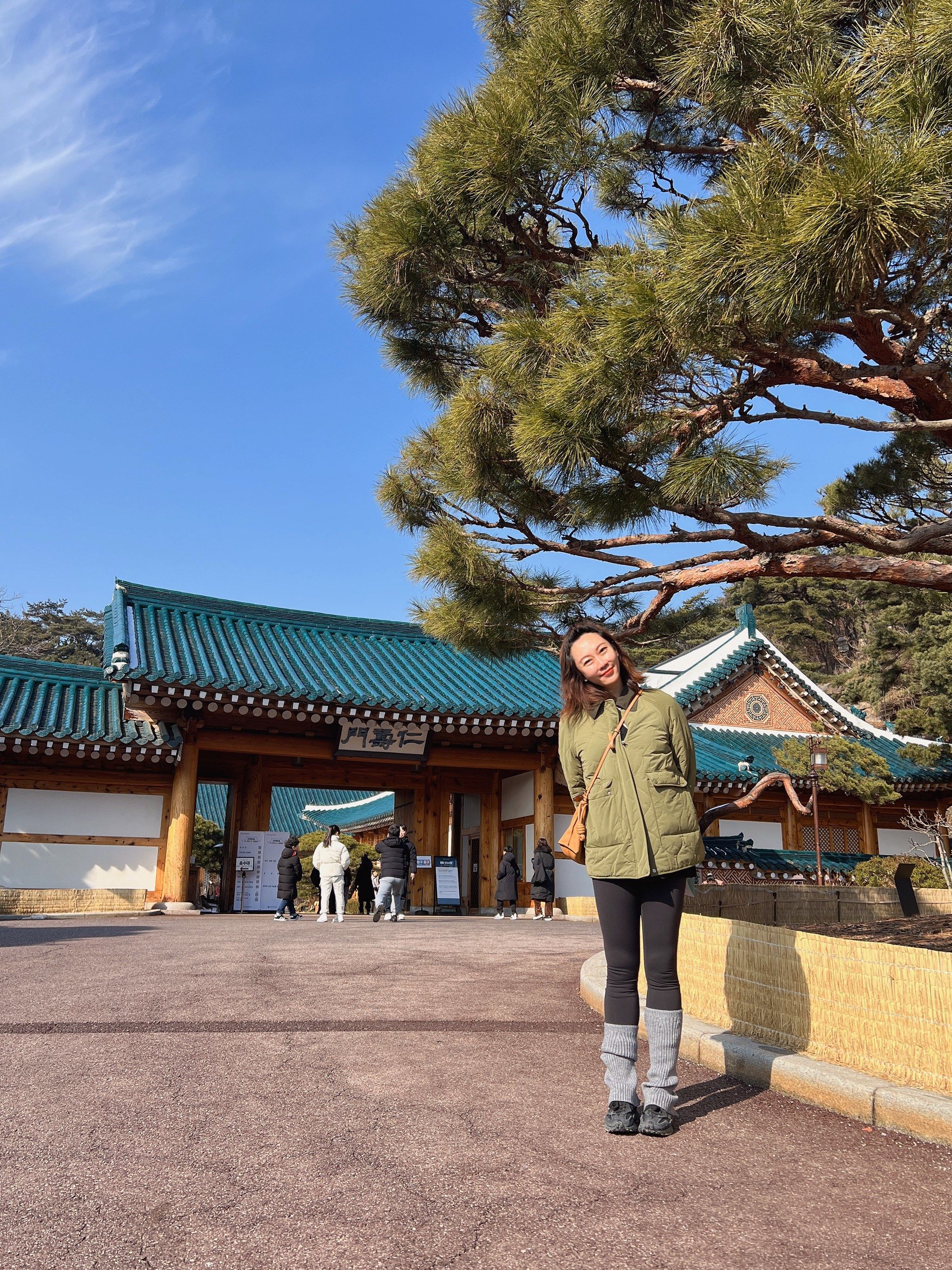 青瓦台位于韩国首尔,是韩国总统府所在地