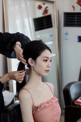 -红馆妆造(中央大街店)