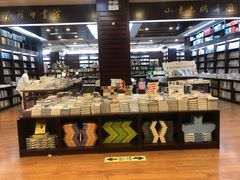 -新华书店(泉城路店)