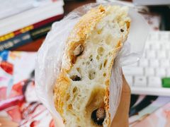 黑豆松子恰巴塔-慢熟面包店bud bread(孩儿巷店)