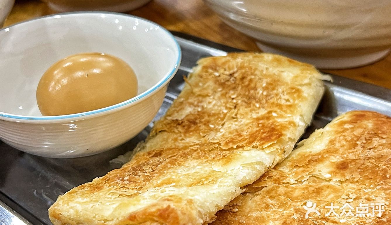 寒冷的冬季一碗热气腾腾的馄饨太对胃口了