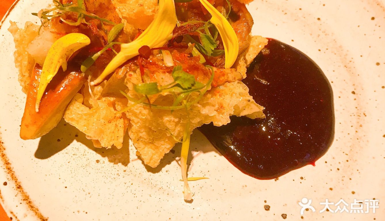 这里附近的几家吃饭也不是很多人