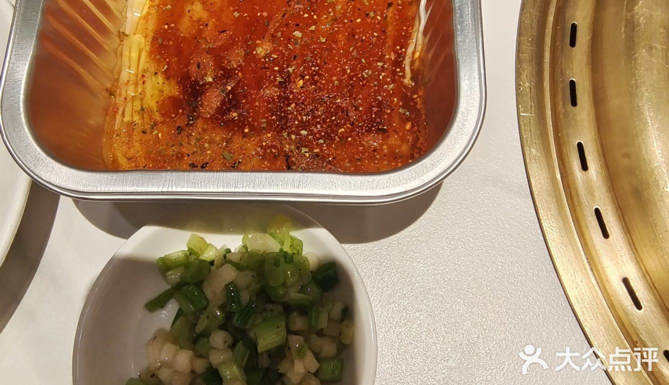 在牛角吃烤肉会验证烤肉吃五分或七分熟真的肉质口感会绝佳