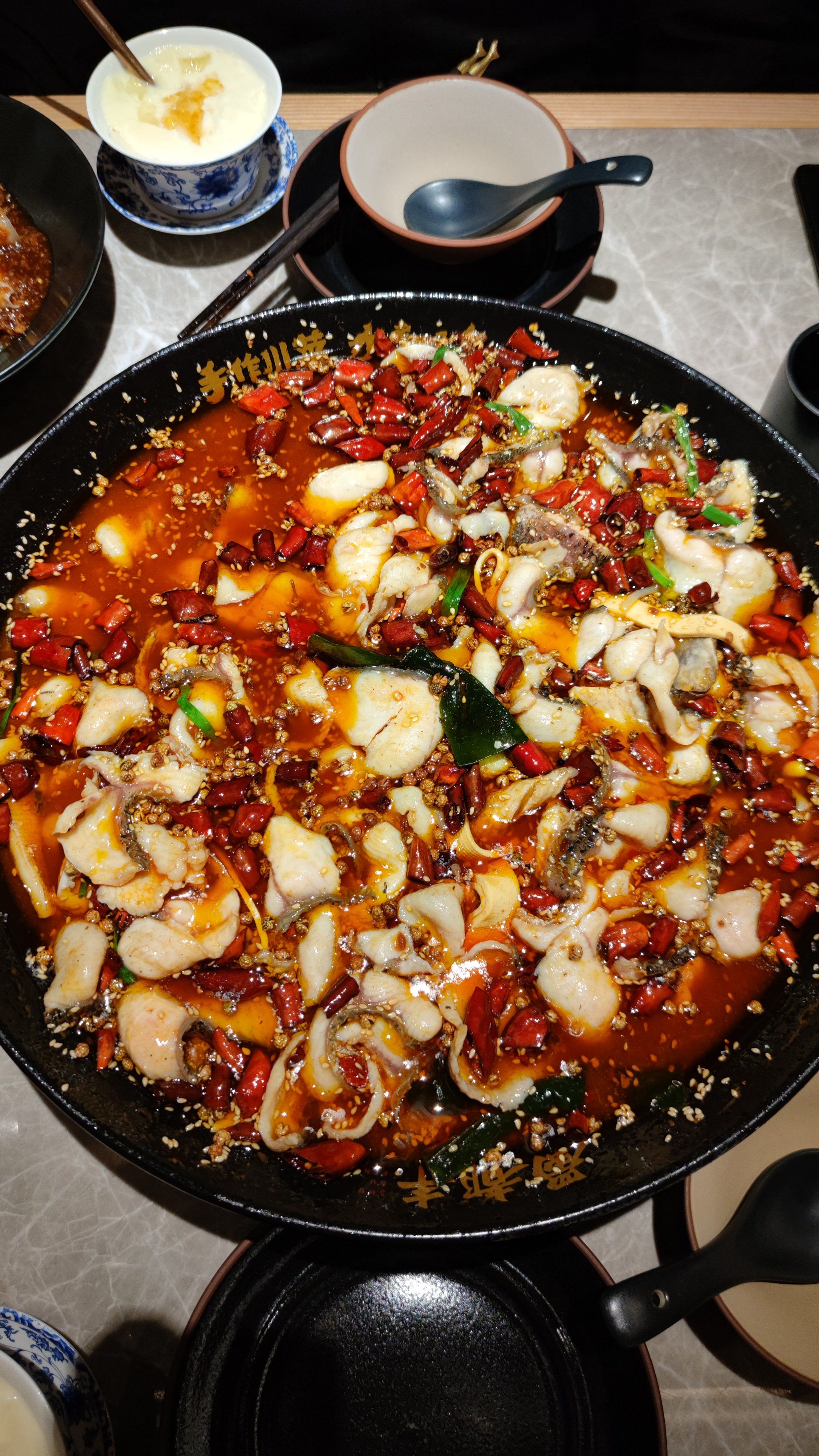 ✨冬天就想吃点重口的,辛香的川菜系菜品～新鲜现做的沸腾水煮鱼是