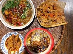 -爆炸头阿姨小四川正宗川味小吃(无任何分店)