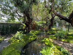 -Chom Cafe and Restaurant