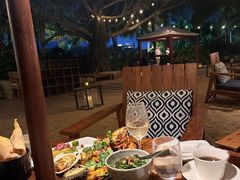 -三亚艾迪逊酒店·海滩烧烤 BARBACOA·现场乐队·浪漫晚餐·烧烤海鲜