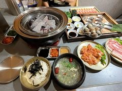 -围炉肉舍•炭烤活鳗•丹东海鲜烤肉(步行街店)