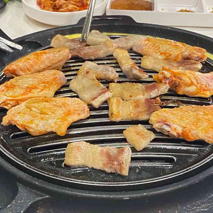 金百合炭火烤肉(沈半路善贤人家店)-"在善贤01站旁边,走几分钟就