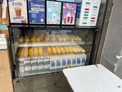 面包甜点陈列柜-陈多多·豆腐奶茶(草市街店)