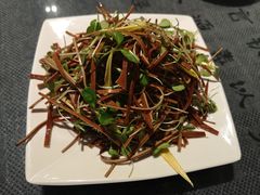 香椿苗拌黑豆皮-京尊烤鸭店JINGZUN(春秀路店)