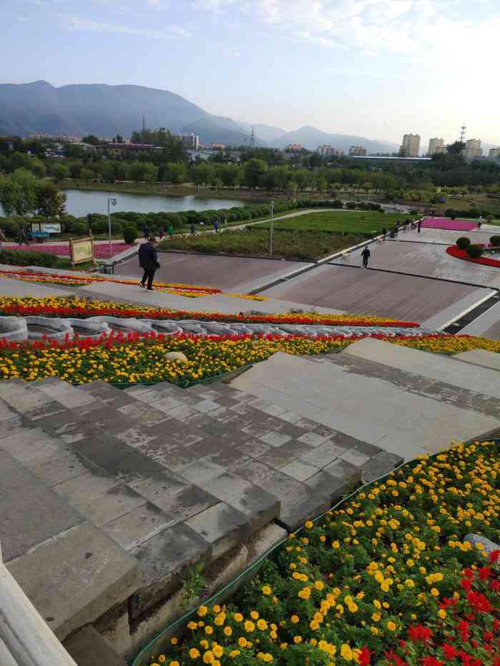 门城湖公园-"公园位于门头沟市区永定河畔永定河是京城.