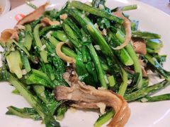油麦菜炒蘑菇-六泰居·尔滨地标·东北菜(泰山路店)