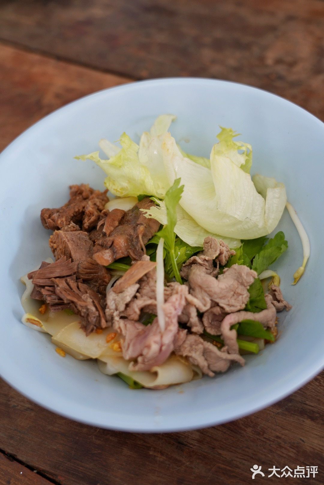 米牙旅行探店|这家街边店铺的牛肉粉好好次