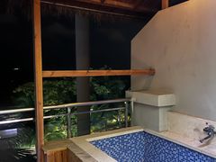 -皇马海口湾海景酒店(万绿园秀英港店)