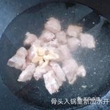 农家大灶，三小时煨制香浓玉米大骨汤