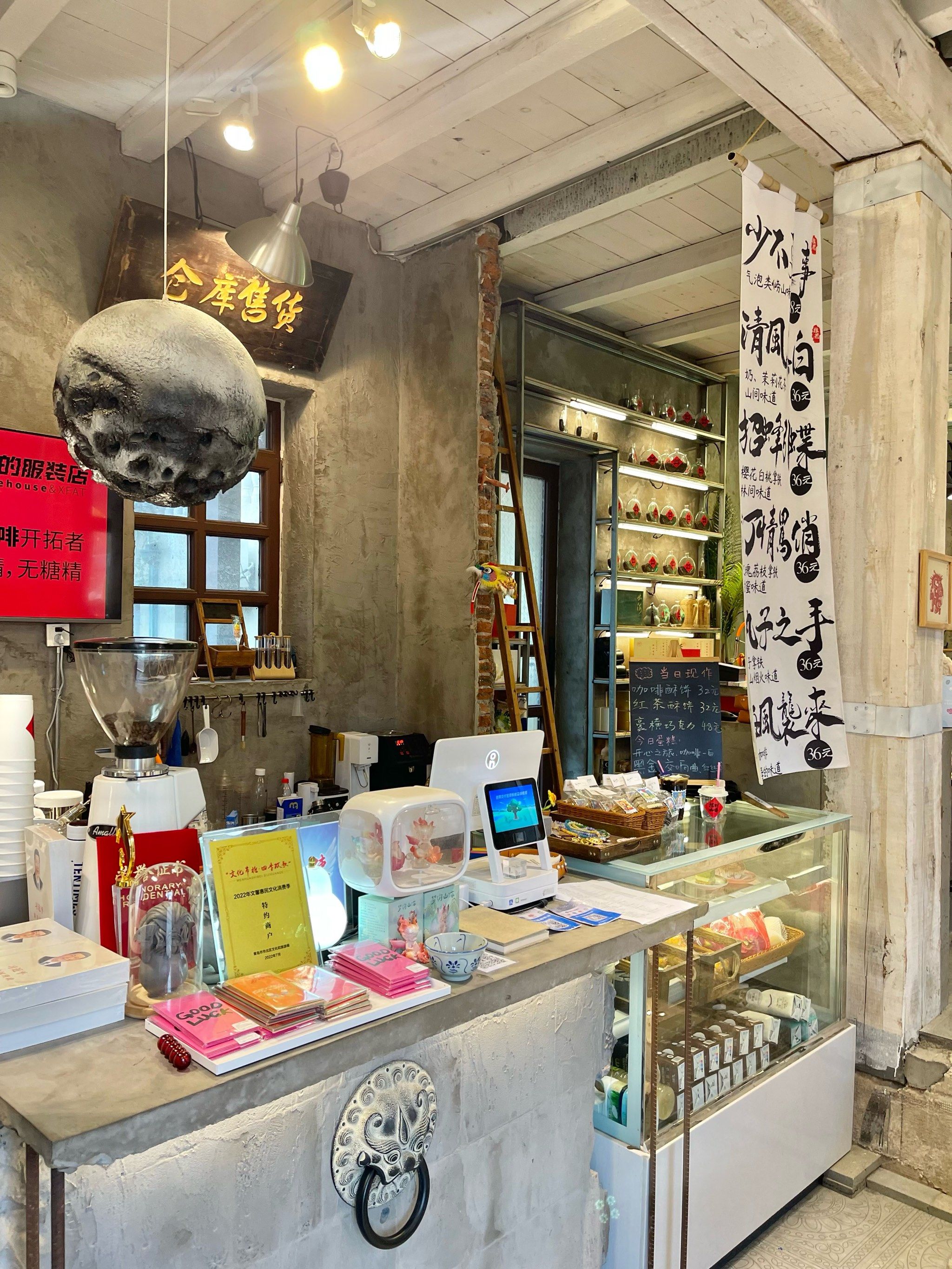 青岛老城区里的宝藏小店 带朋友逛大鲍岛发现一家宝藏小店