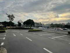 -沪松公路-路侧停车位