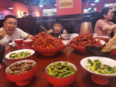 -虾弄弄海派小龙虾·牛羊蝎子火锅