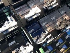 -SKECHERS 斯凯奇(上海国际时尚中心店)