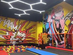 -爱蹦iBOON蹦床运动馆(江汉店)