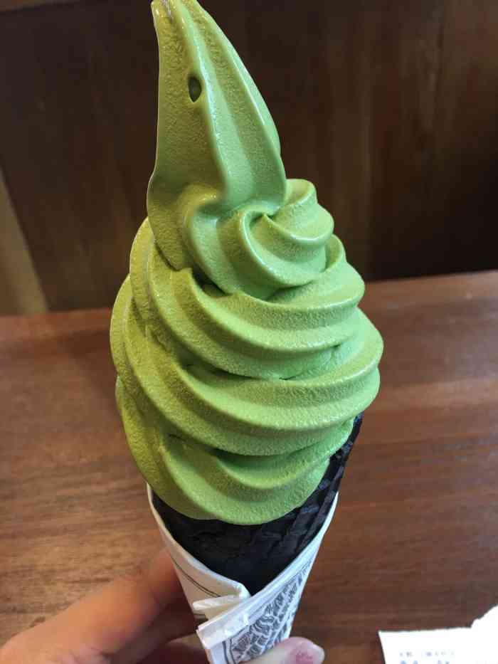 打分 在天伦广场一楼,贵宾汇对面,买了甜筒,每人一个,好大一个,都吃不