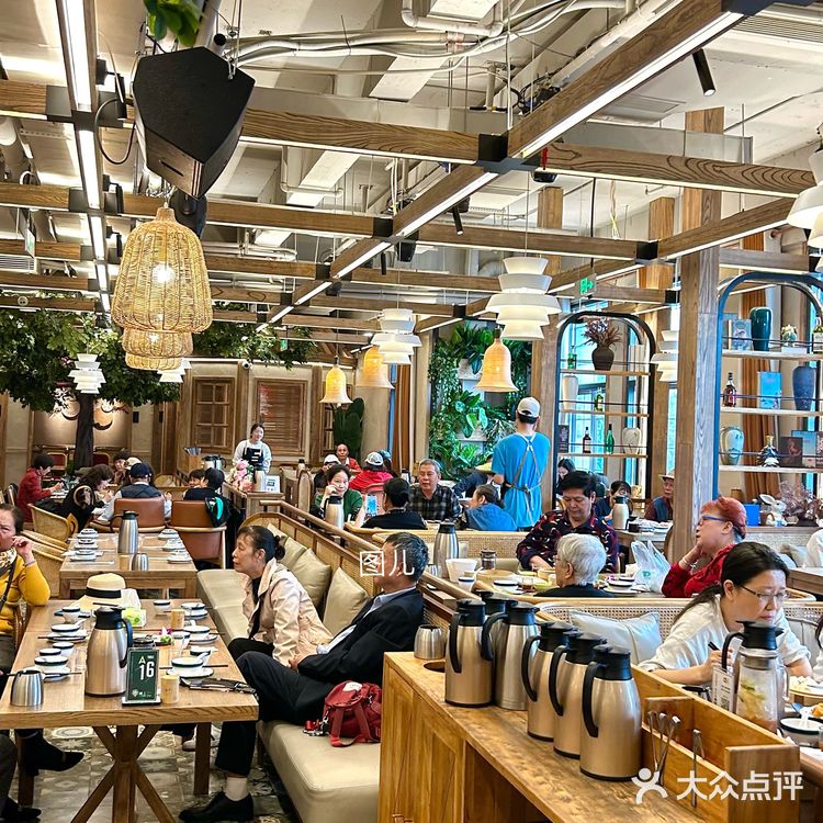 在南宁我会反复去的茶餐厅！顺便听个粤剧