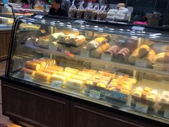 面包甜点陈列柜-赞记龙凤礼饼(广州市二宫向群宾馆店)