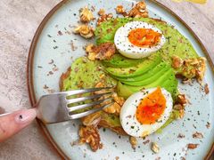 牛油果煮蛋吐司-RAC BAR(安福路店)