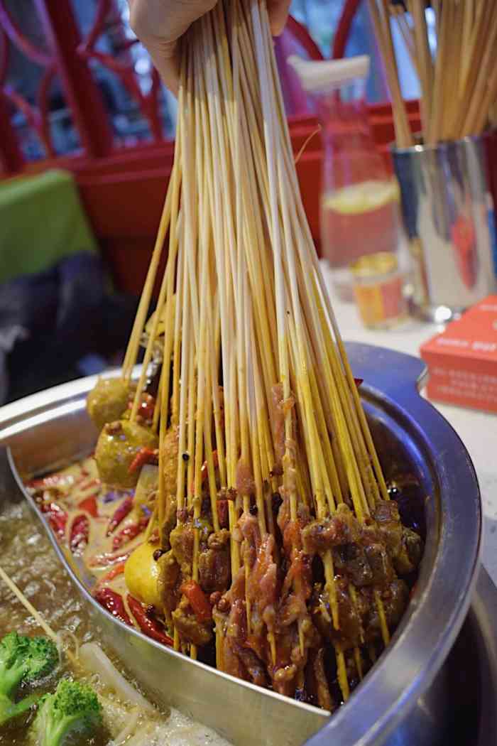 巴尖火锅串串-"这家店的地理位置还是比较好找的,离地铁口.