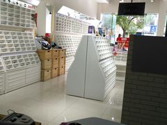 -诺柯视眼镜-蔡司依视路官方工厂店(淞南一店)