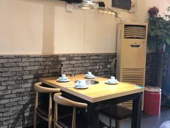 大堂-超越炭火牛蛙火锅鸡(河东店)
