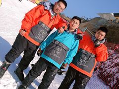 -采薇庄园四季滑雪场