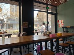 靠窗位-花溪巷牛肉粉(泉城路店)